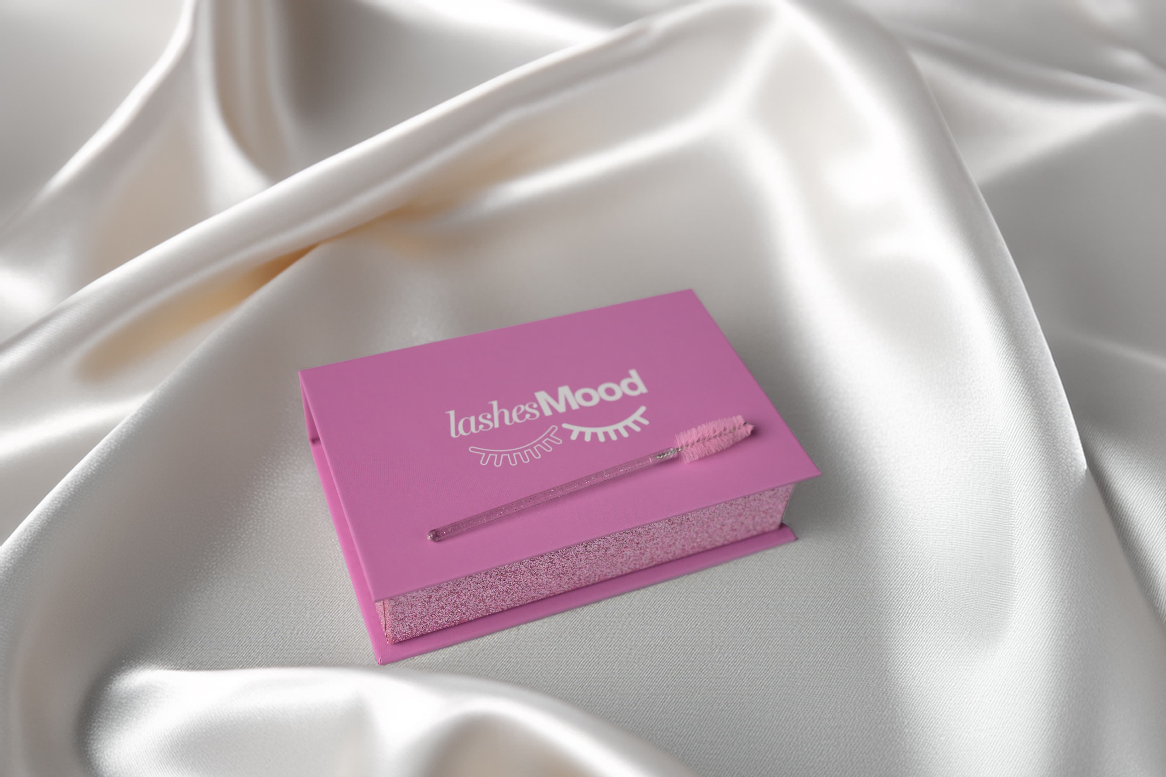 Accessorio omaggio: box Lashesmood con pennello per ciglia