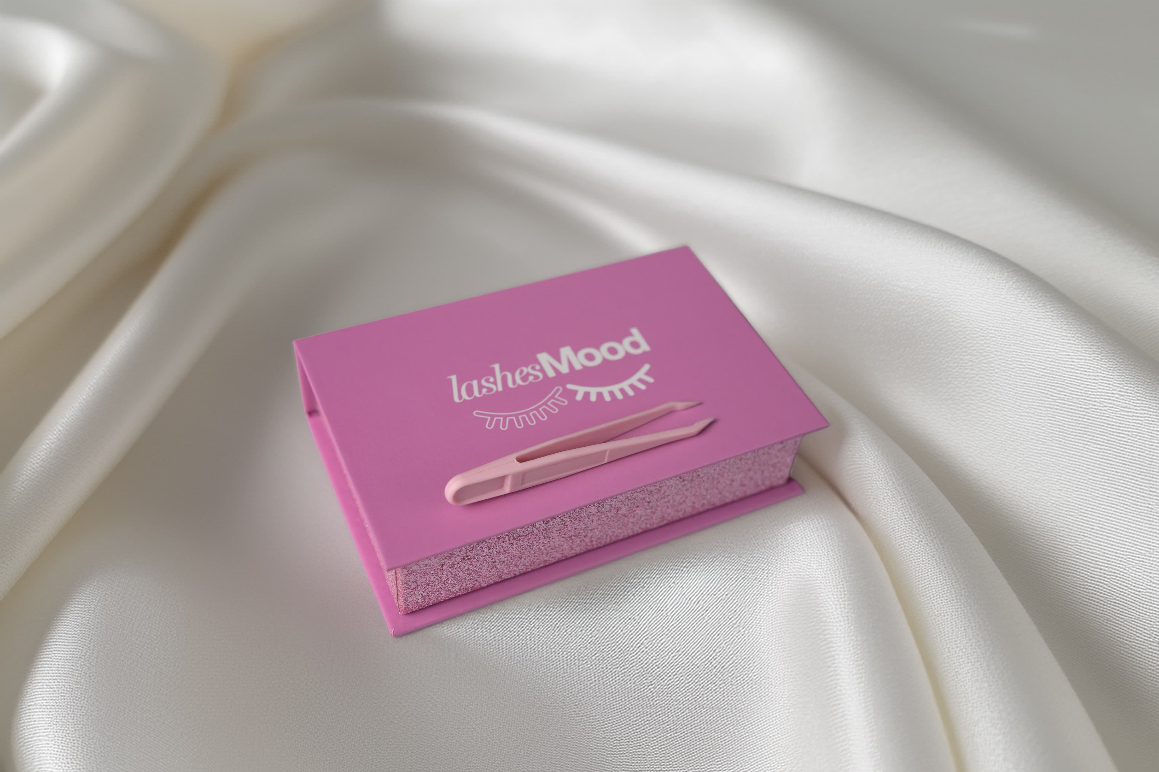 Accessorio omaggio: box Lashesmood con pinzetta